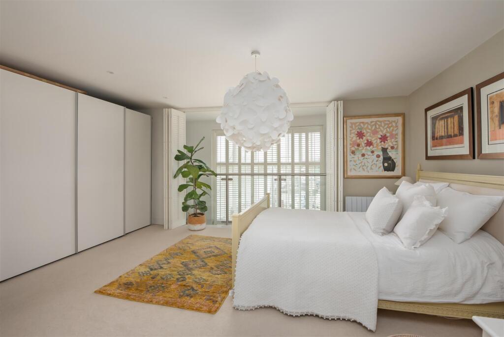 North Quay, Conyer, Sittingbourne