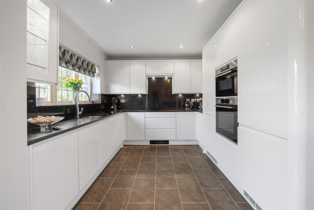 4 Hinchwick Court, Dorridge, B93 8DF_13.jpg