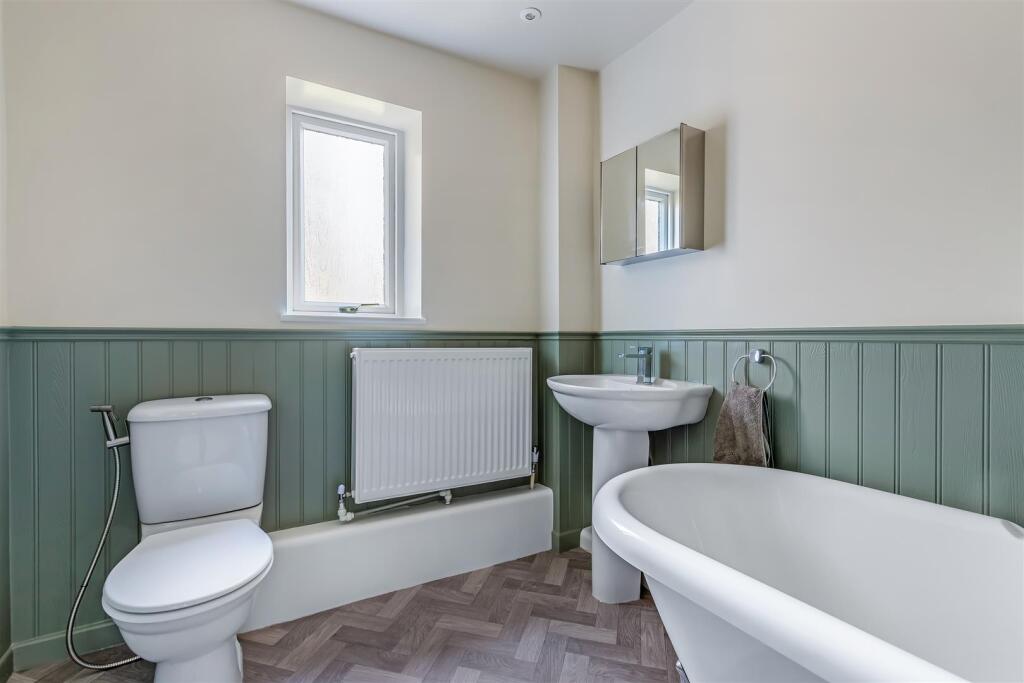 Bathroom 2.jpg
