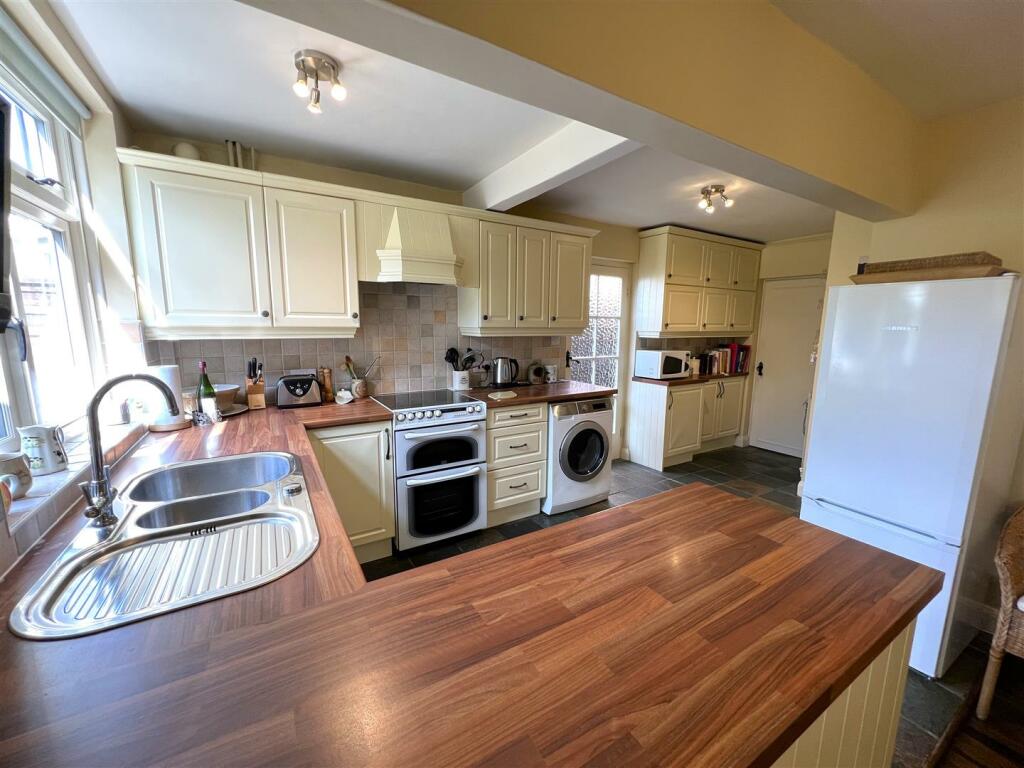 Kitchen A.JPG