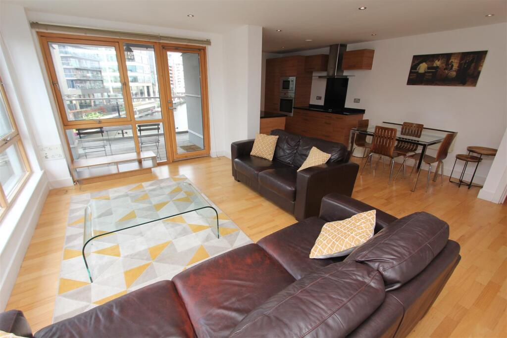 livingroom2.JPG