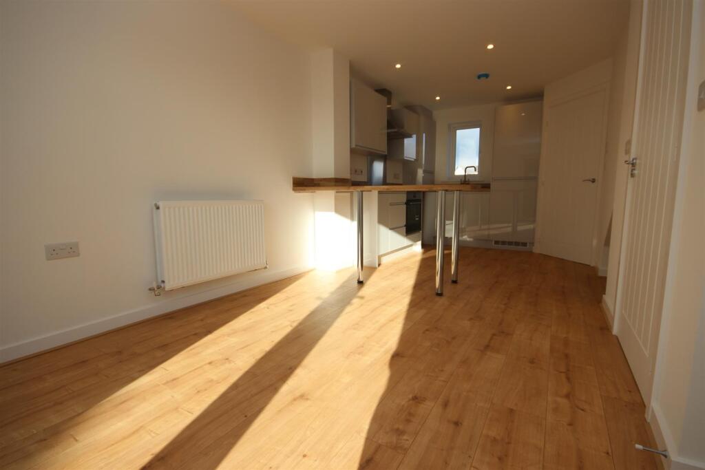 Living Dining 2.JPG