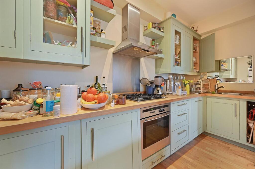 RCLR- flat c, 7 langland gardens-kitchen 3 (1).jpg