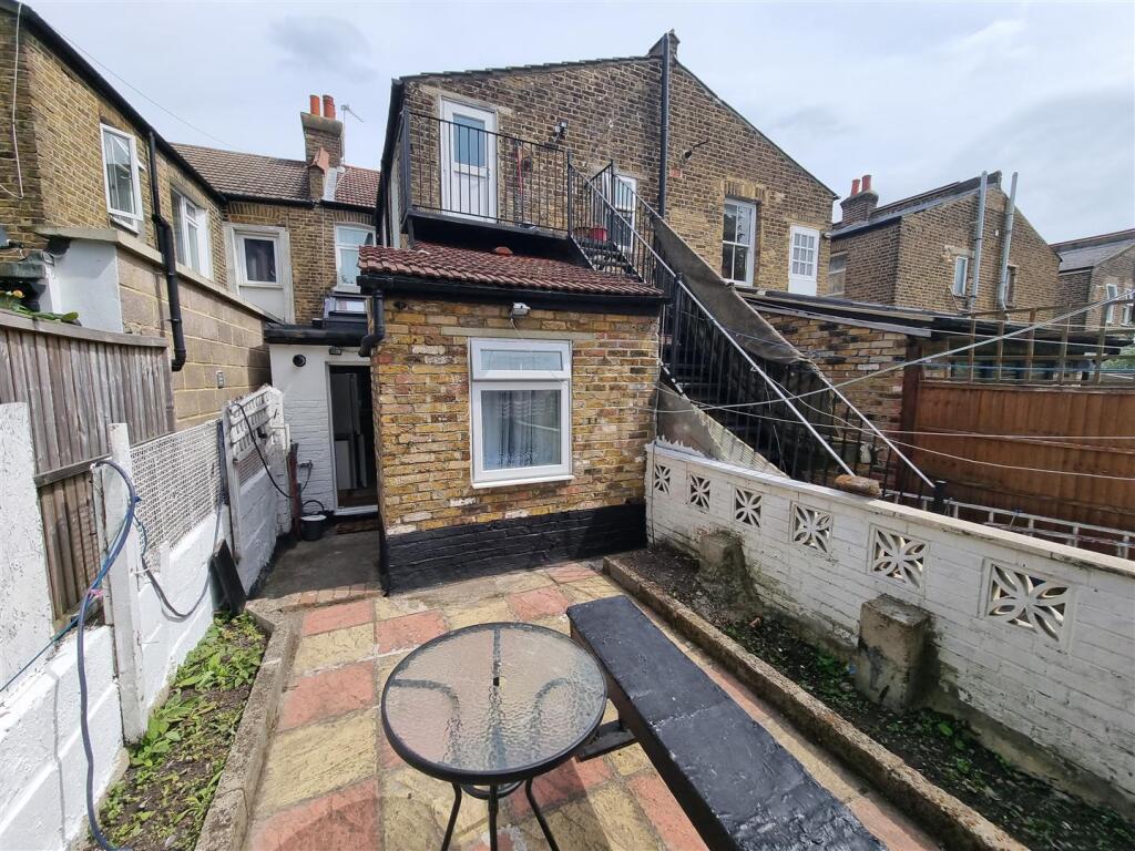 11a Pevensey Road Garden 2.jpg