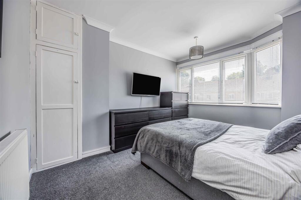 1 Gitsham Gardens, Waterlooville-Small-PorticoMark