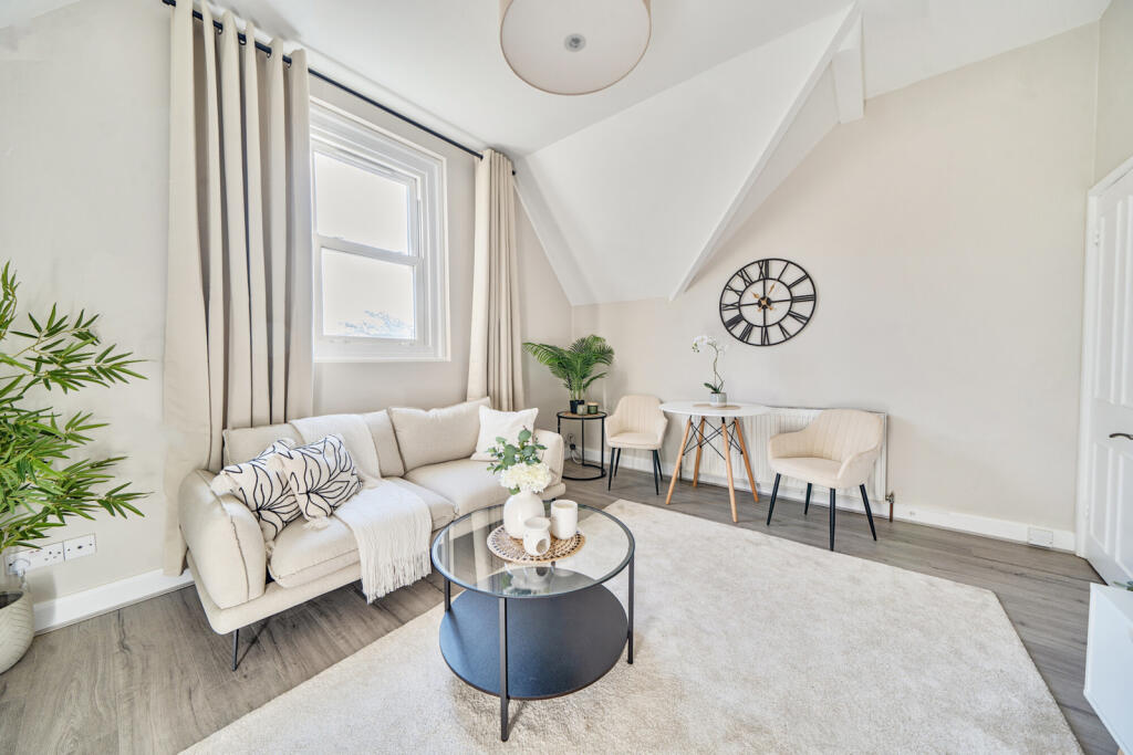 1361035-4-68dba04...