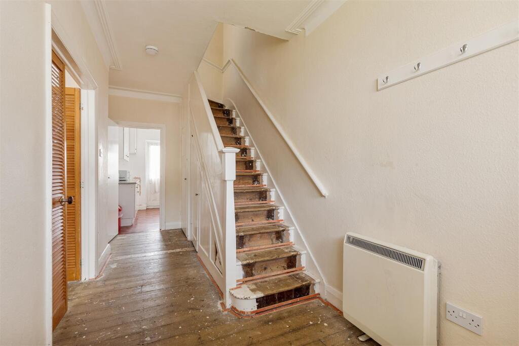 Hall Lane, E4