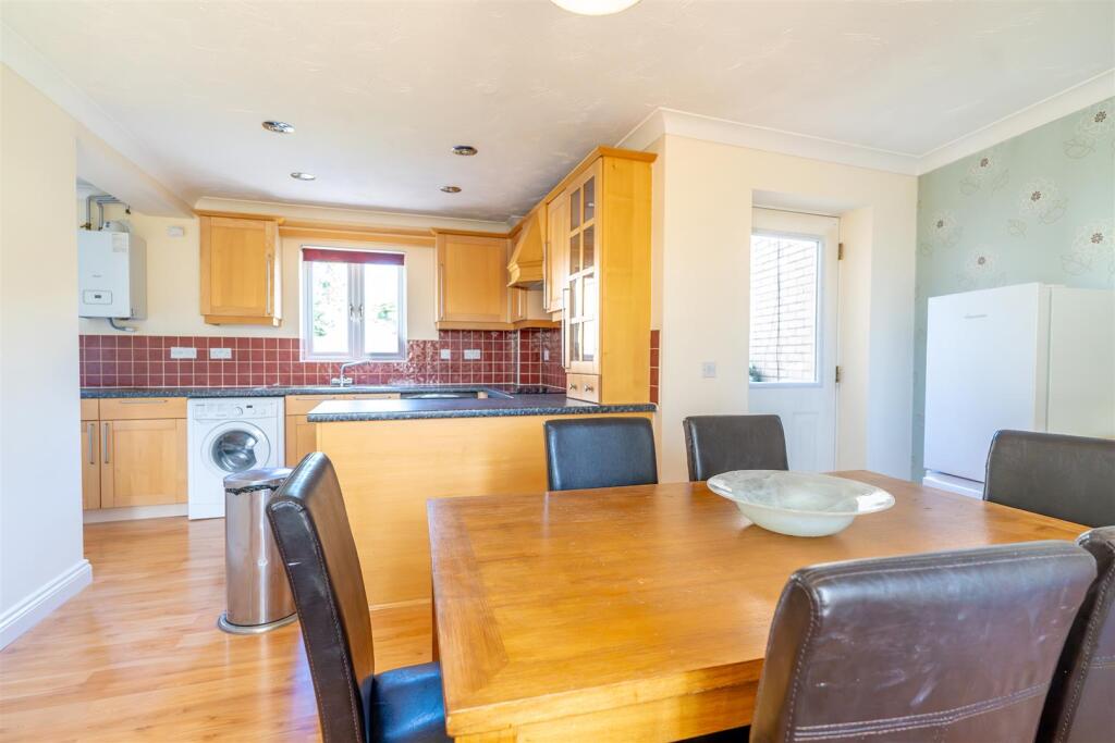 Kitchen/Dining Room 'L' shape