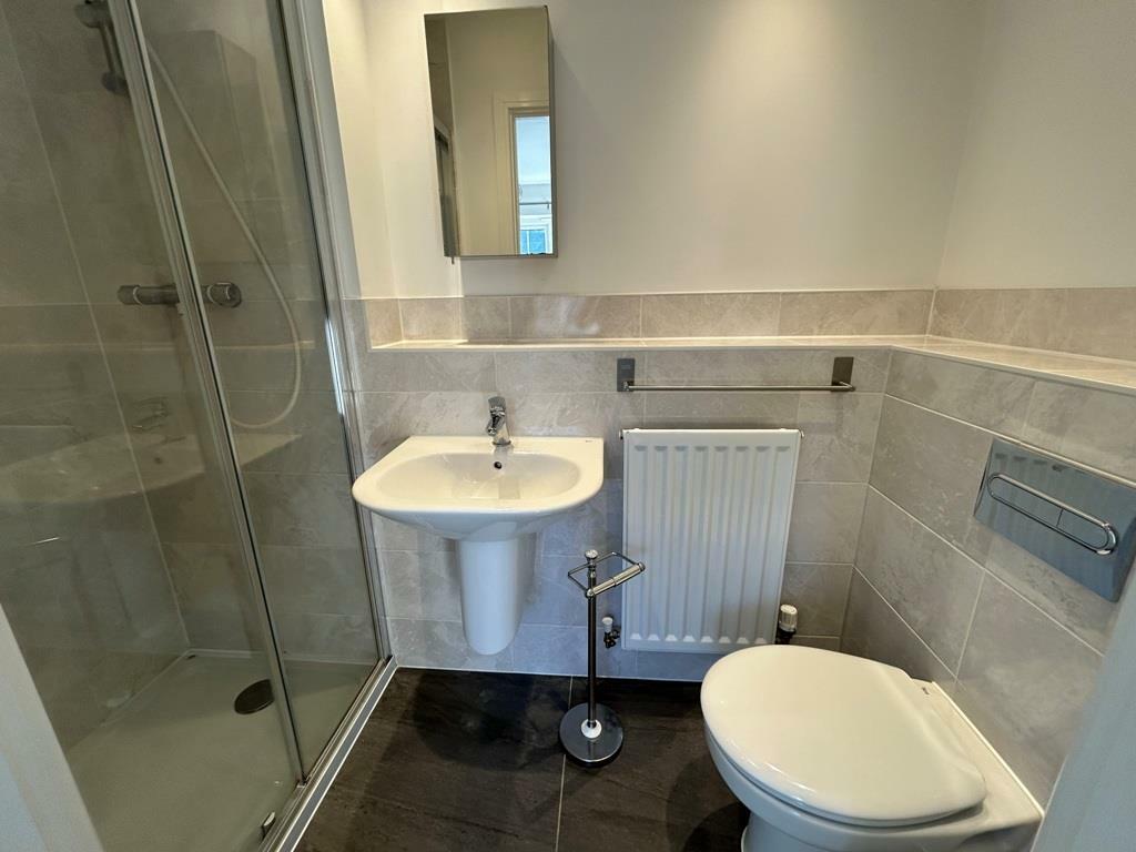 EN-SUITE SHOWER ROOM