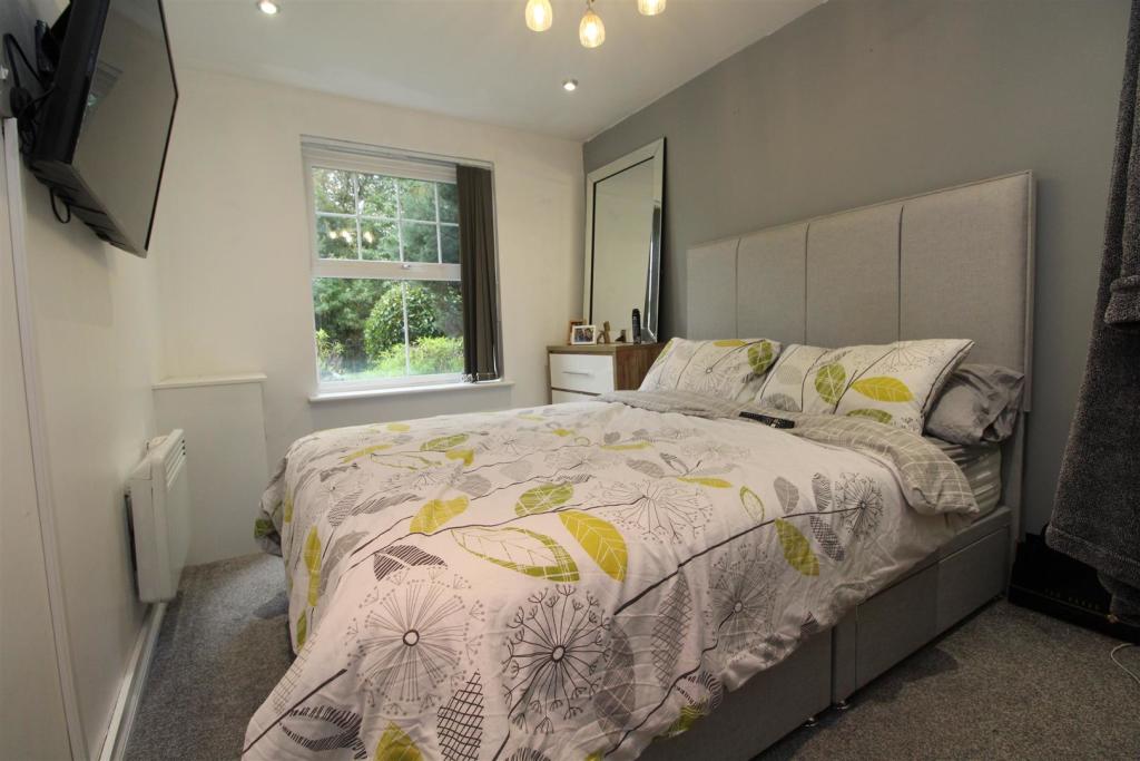 BEDROOM 1 .jpg