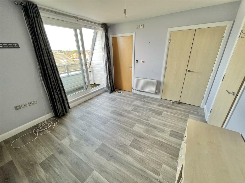 Bedroom 1 Aspect 2.jpg