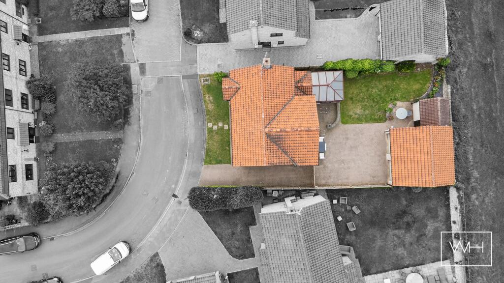 4 Manor Farm Close, 