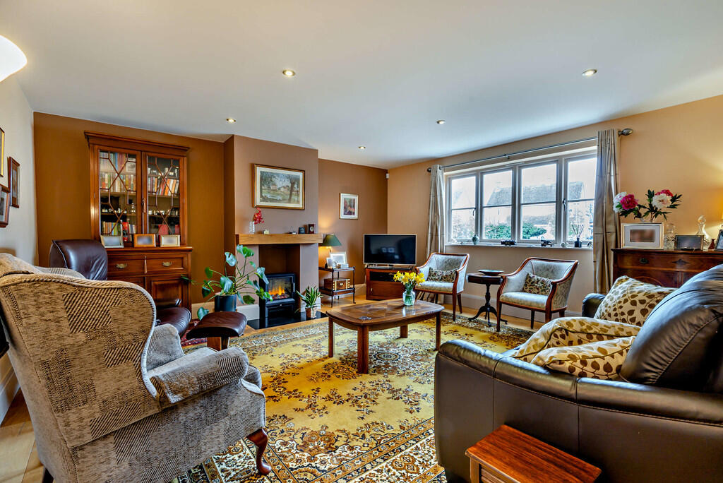 8589583-interior0...