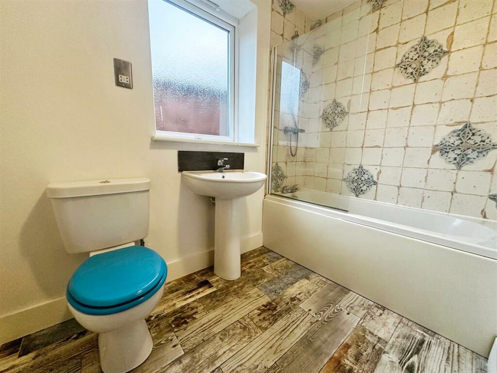Main bathroom