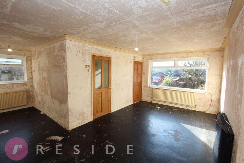 Lounge / Dining Area