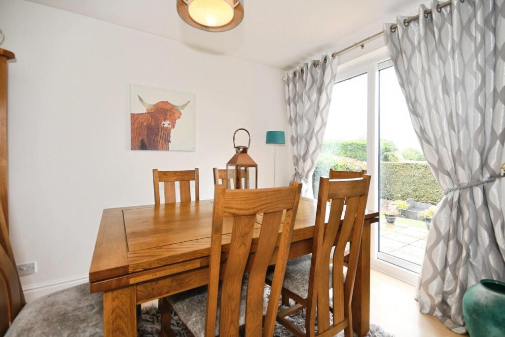 DINING ROOM.jpg