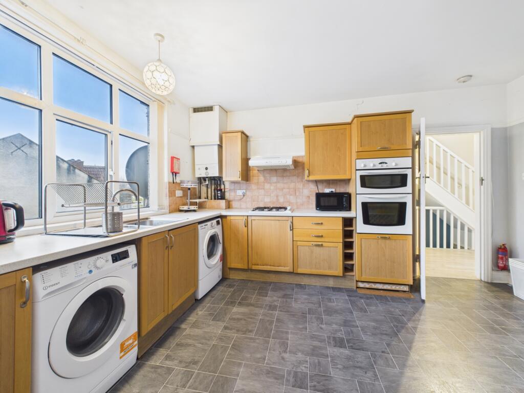 CAM02023G0-PR0187-STILL010