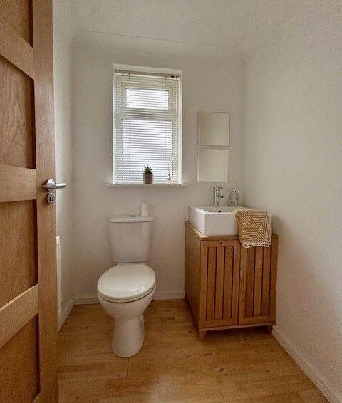Annexe Cloakroom/Wc