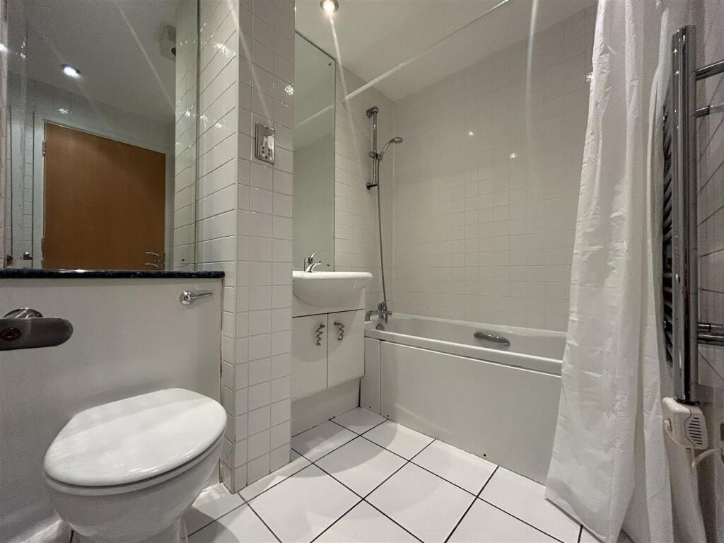 Bathroom (2).jpeg