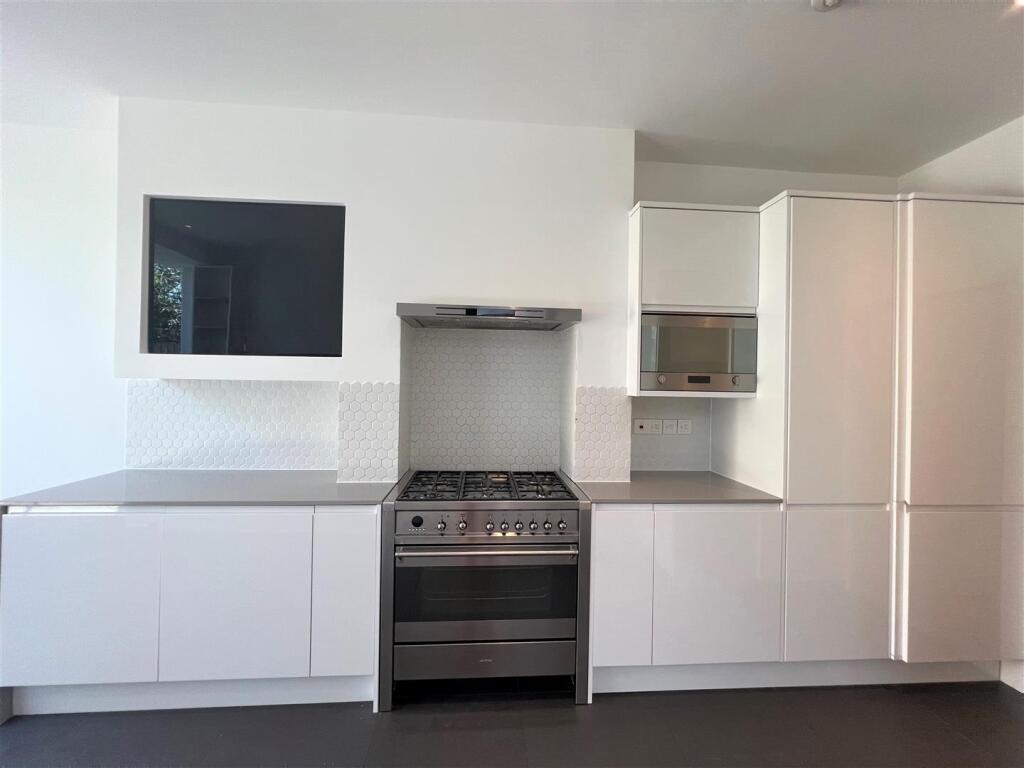 Kitchen 1.jpg