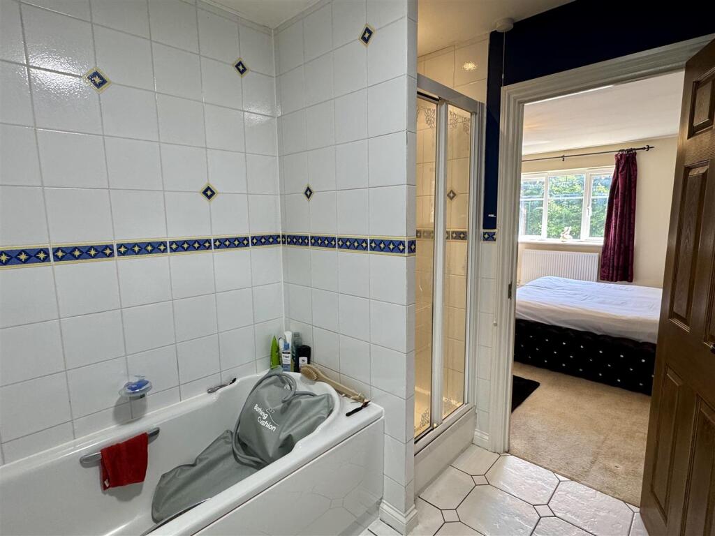 En-Suite Bathroom