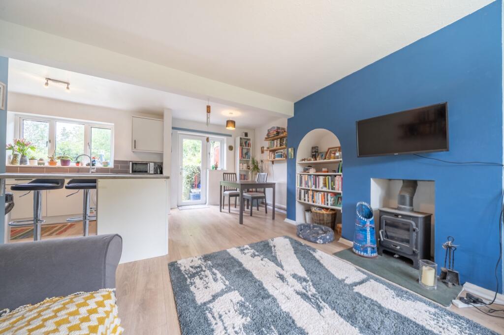 OPEN PLAN LIVING AREA