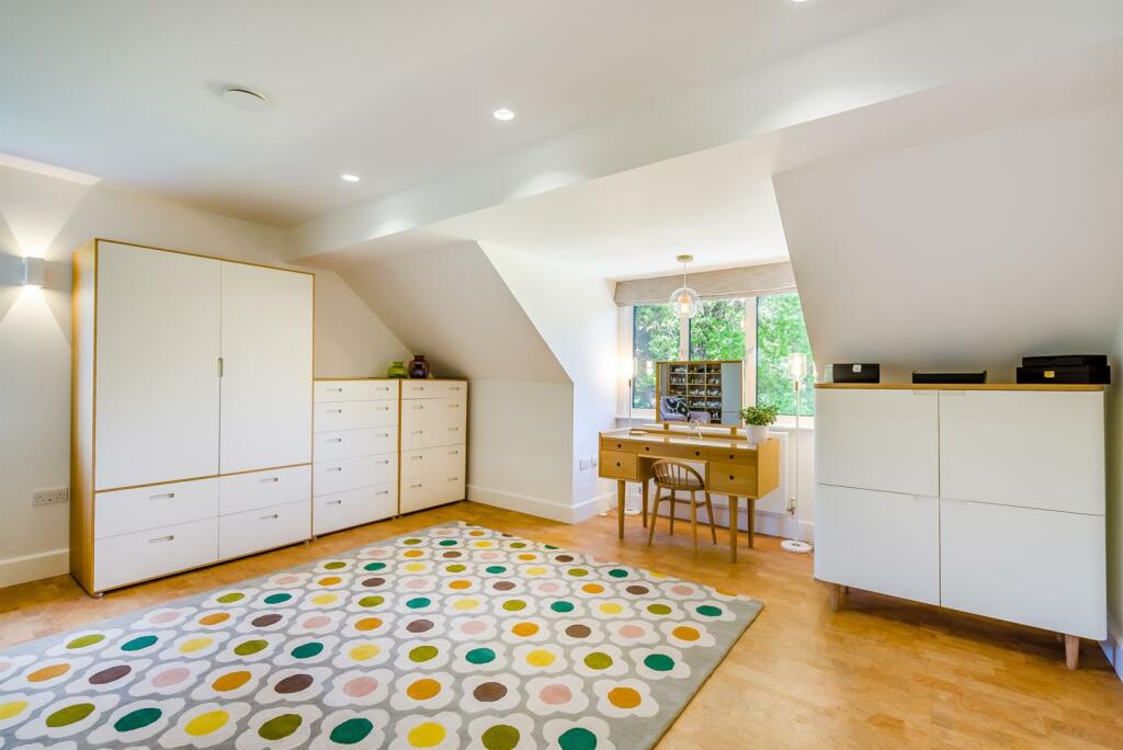 8594318-interior97.jpg
