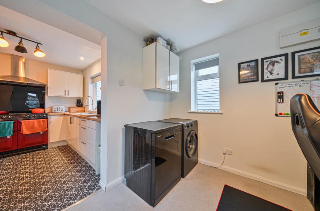 1394846-22-694933495fe05-ARW-1