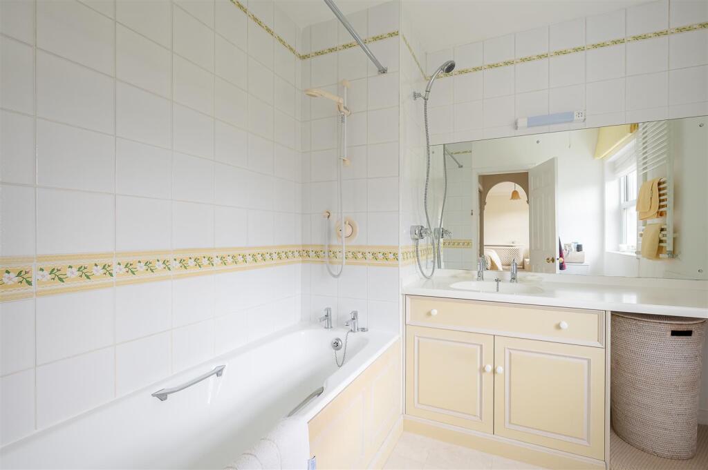 En-Suite Bathroom