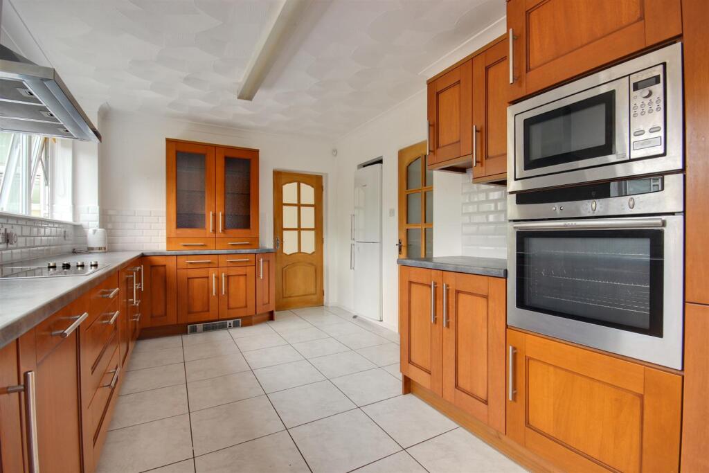 Lawns Garth (12).jpg