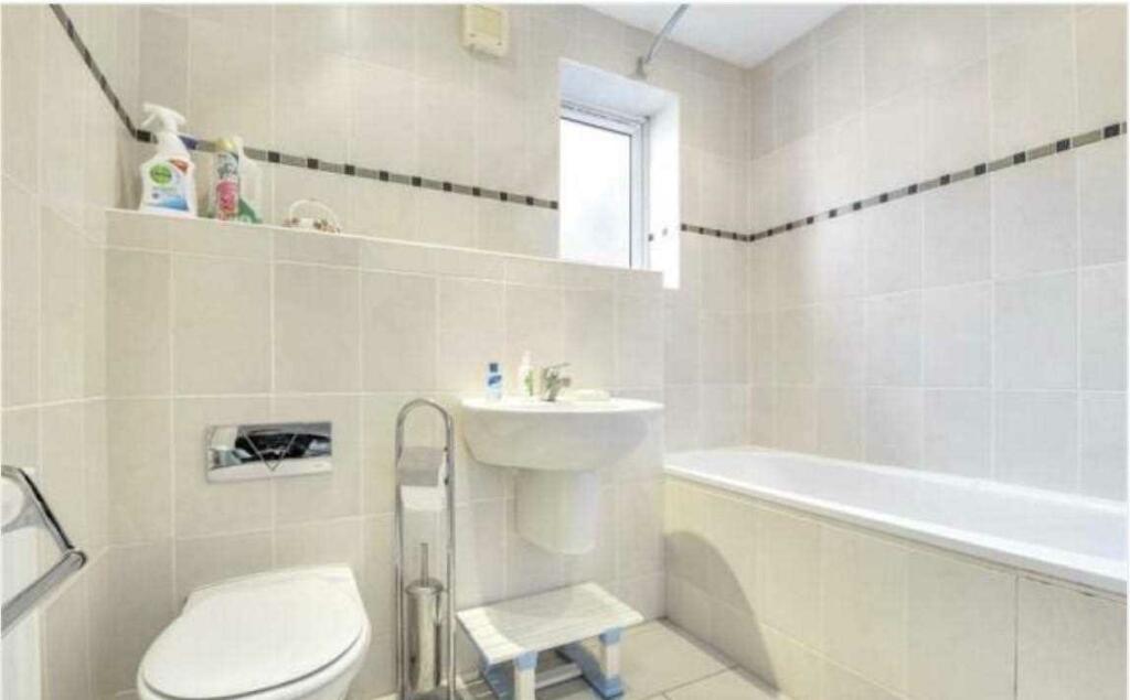 BATHROOM/WC