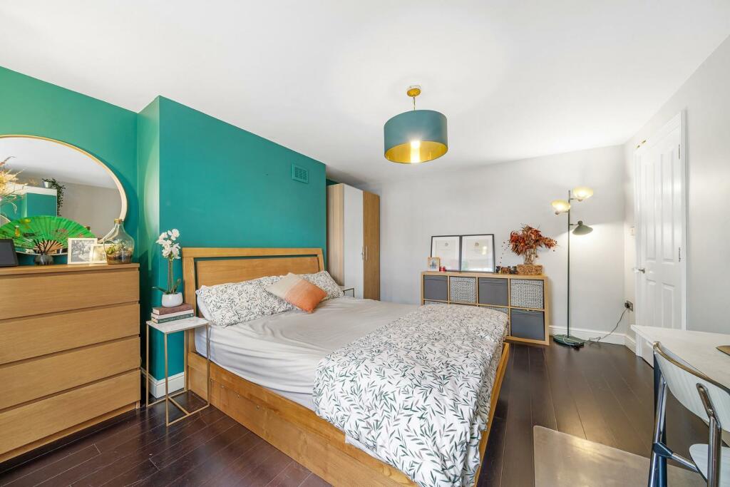 Bedroom1 (2).JPG