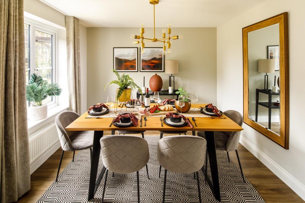 Separate dining room, study or snug