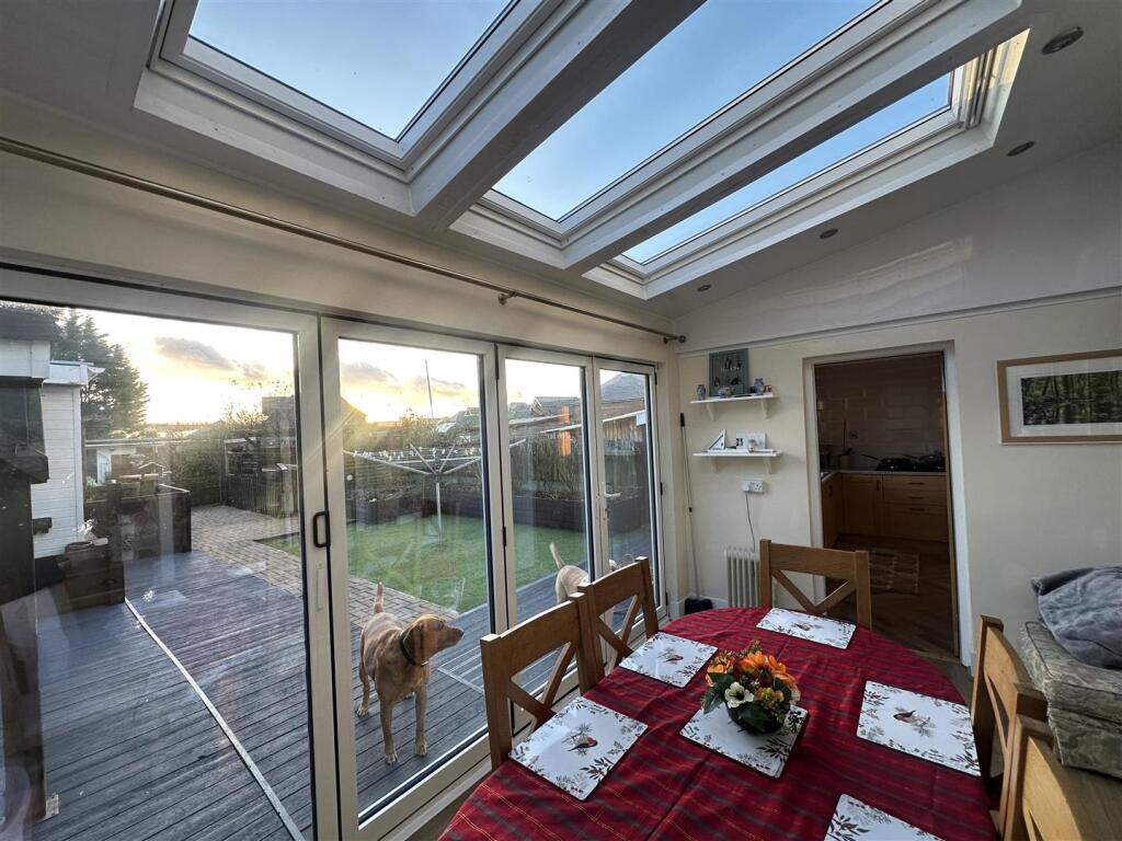 CONSERVATORY/GARDEN ROOM
