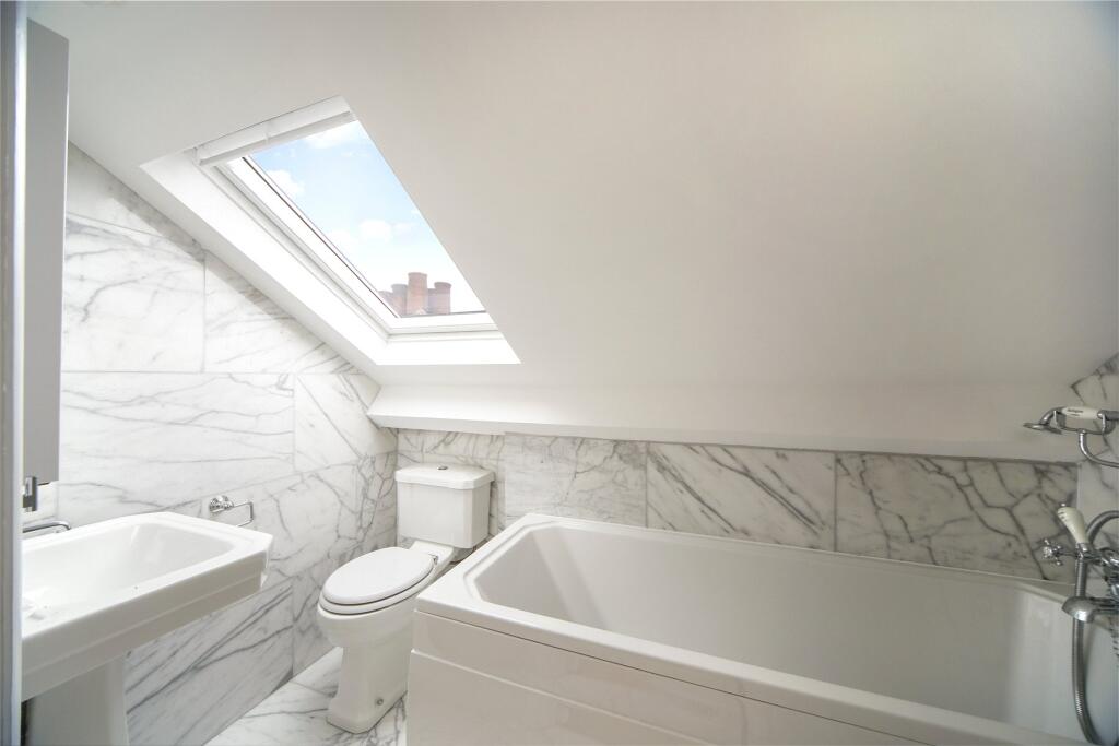 Upstairs ensuite bat