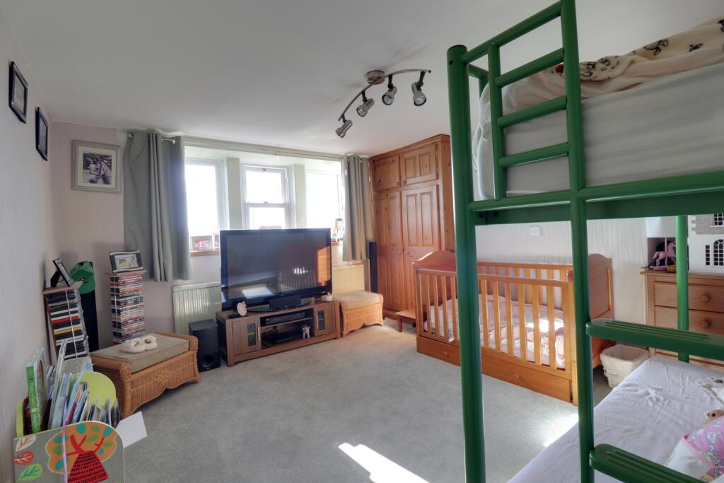 DOUBLE BEDROOM 2
