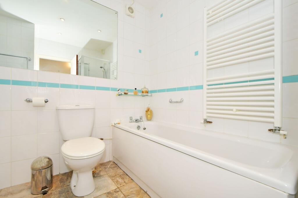 Principal bathroom