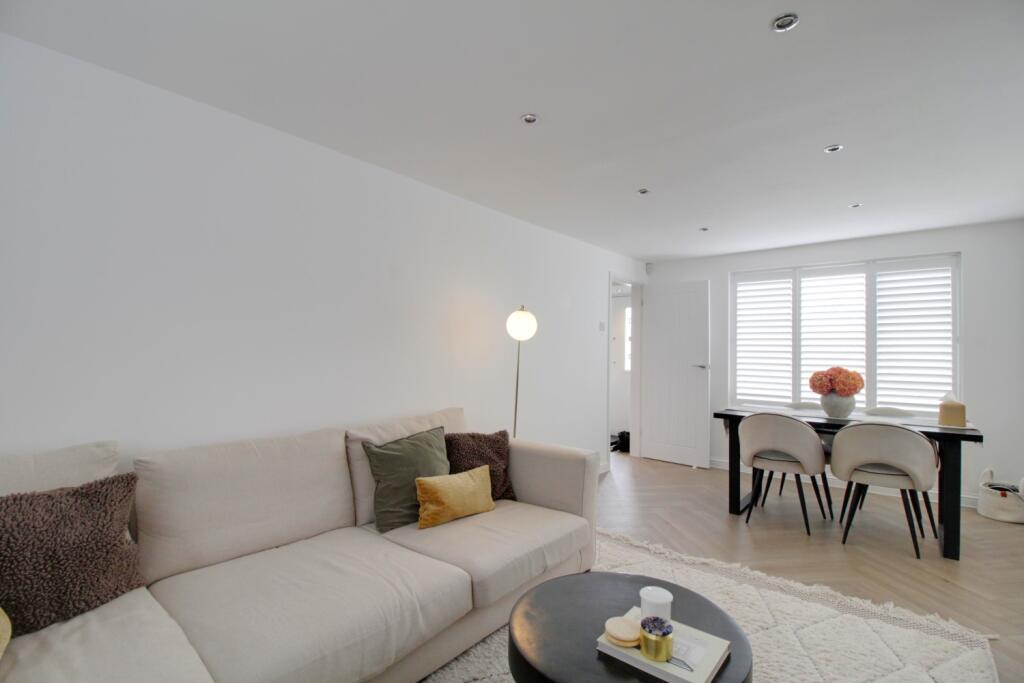 Living Room (2)