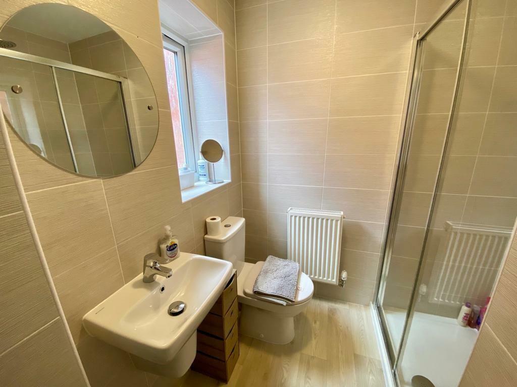 Lavender court 14 ensuite.jpg
