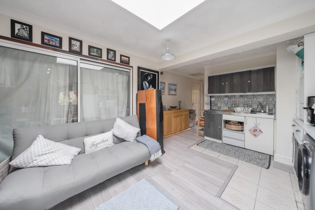 Second Kitchen/Recep