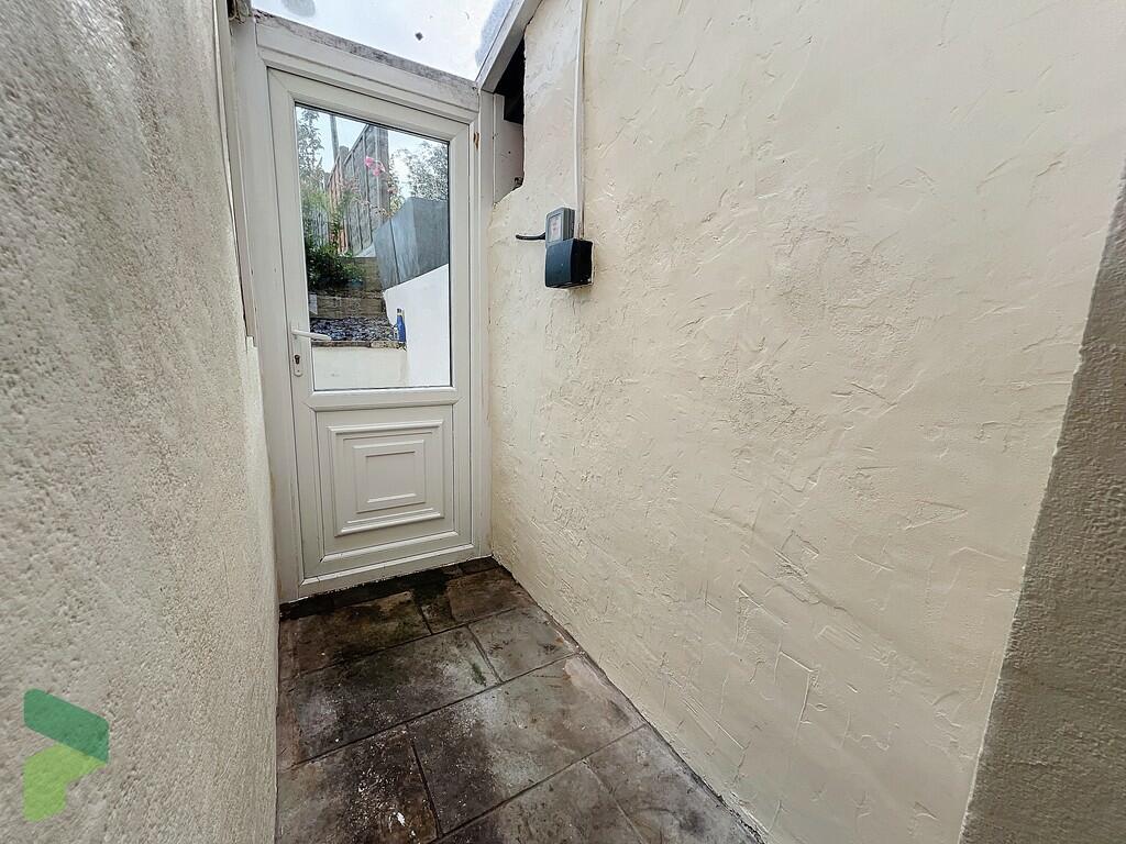 Rear Vestibule 