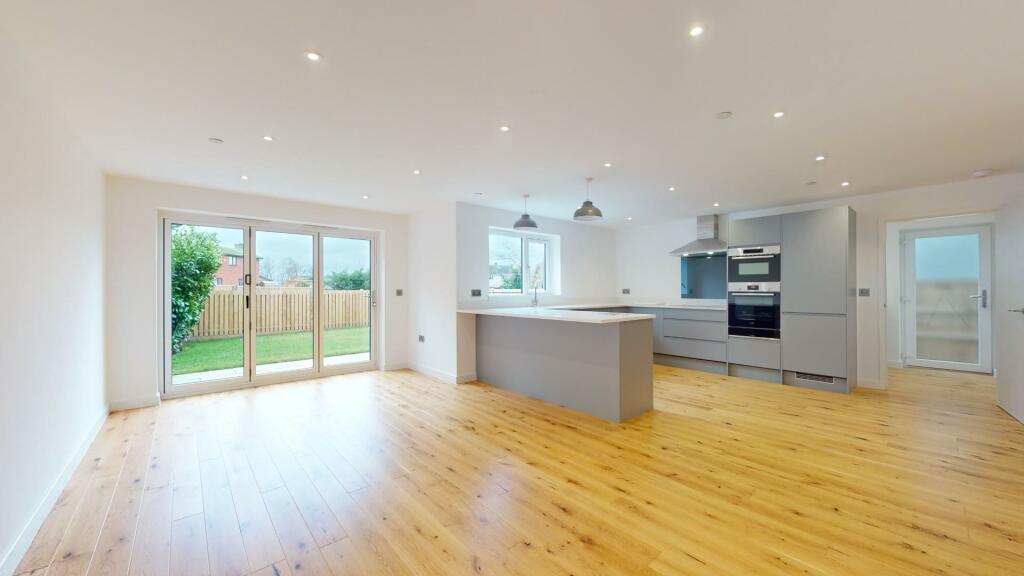 OPEN PLAN KITCHEN/DINING/FAMILY ROOM
