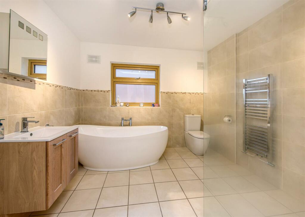 59 Elliotts Lane-bathroom1.jpg