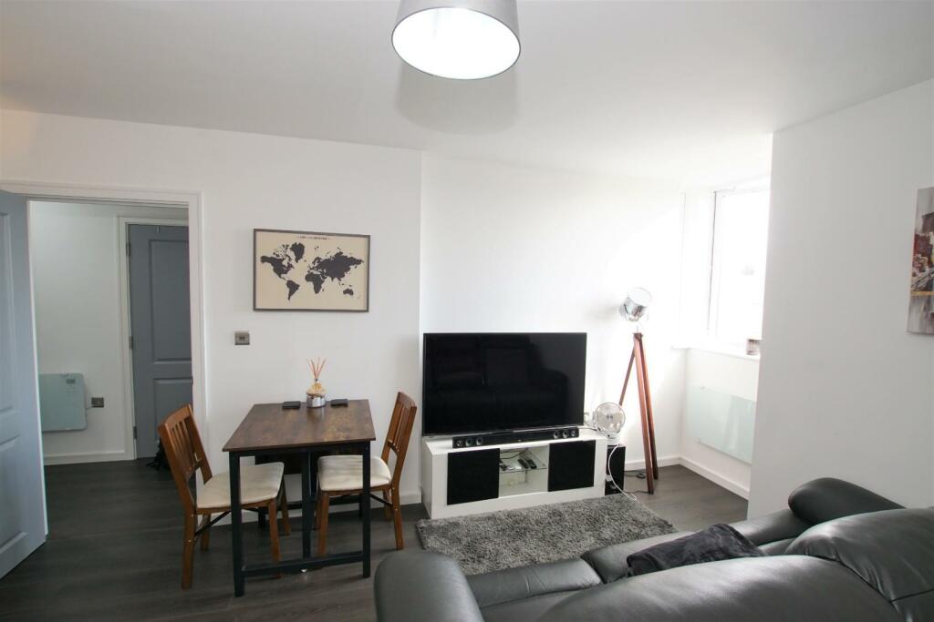 sitting room..JPG
