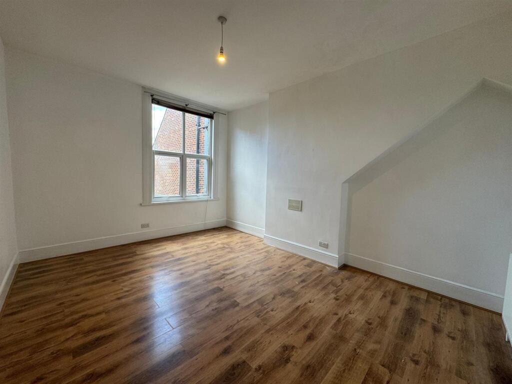 WhatsApp Image 2025-08-05 at 14.08.10 (1).jpeg