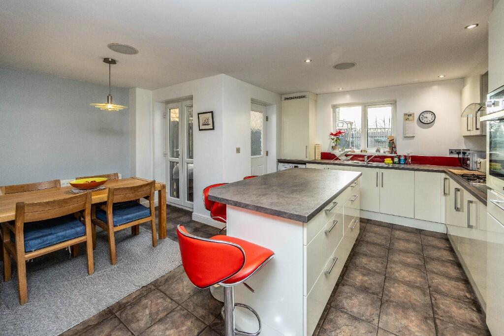 Kitchen/Dining