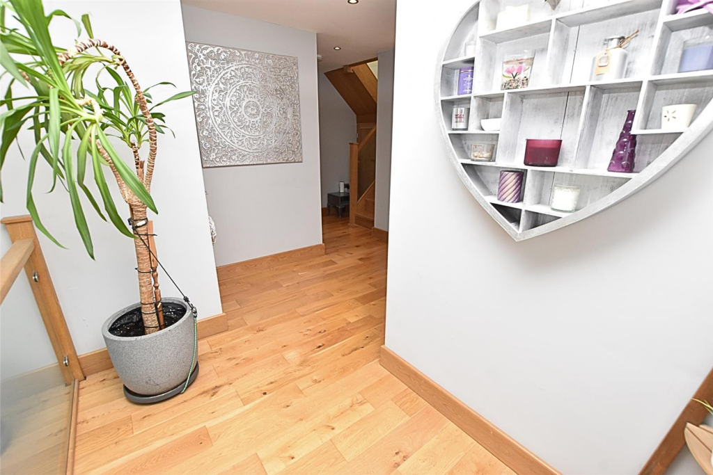 FIRST FLOOR LANDING