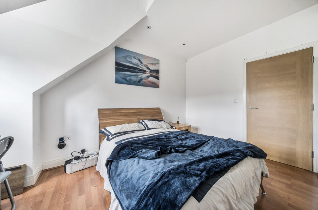 1295871-6-6839a01...