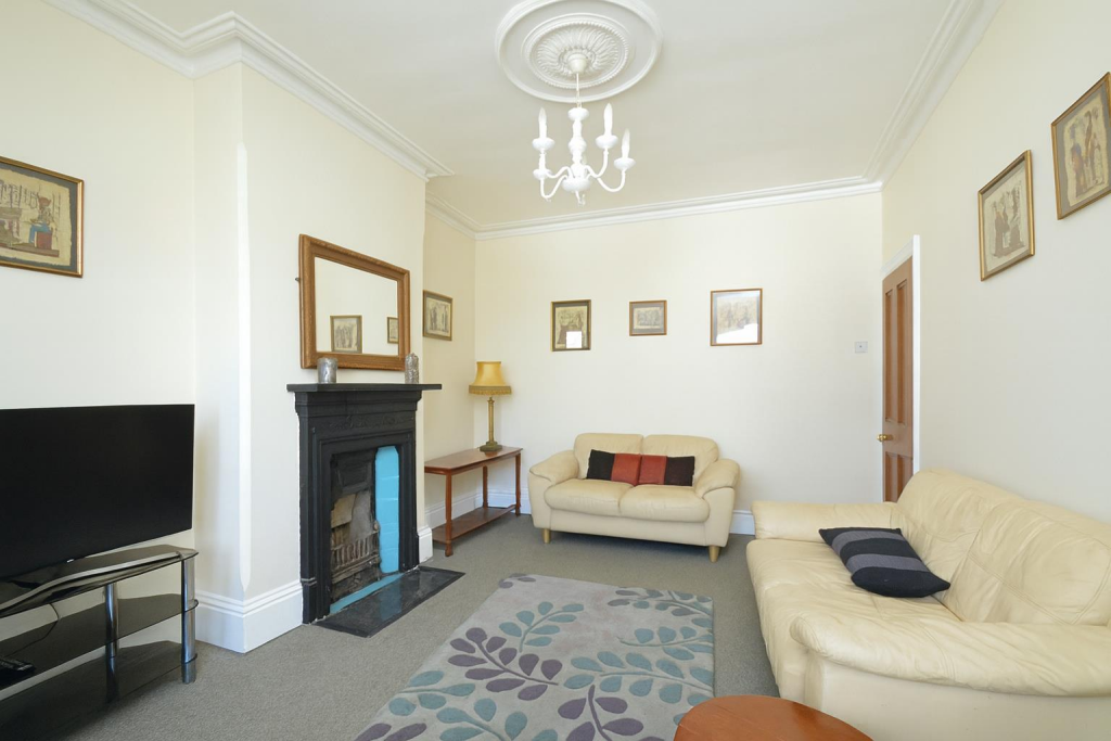 Lounge1.PNG
