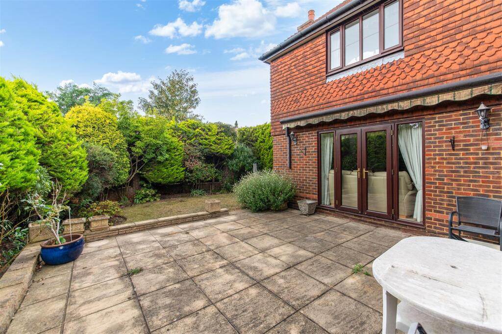 HAWTHORNE CLOSE,1 - (16).jpg